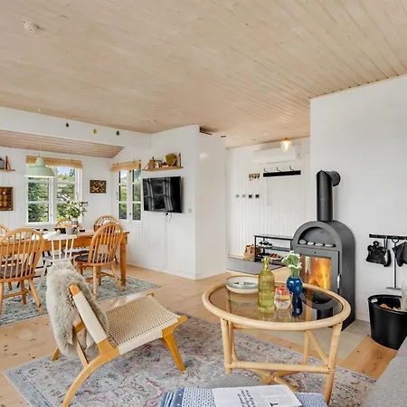 Semesterbostad Dragan - 50m From The Sea By Interhome