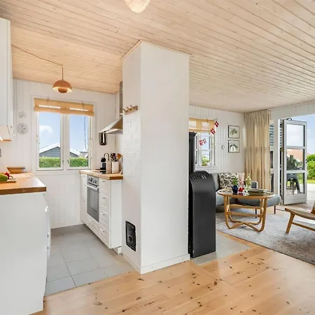 Semesterbostad Dragan - 50m From The Sea By Interhome