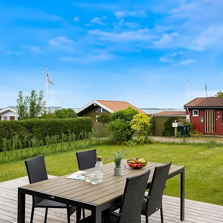 Semesterbostad Dragan - 50m From The Sea By Interhome